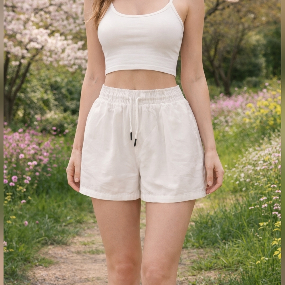 HALARA Athletic Shorts in White